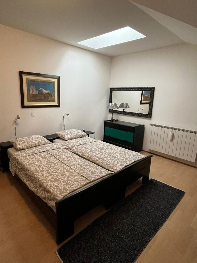 Retro Apartments Бйеловар Екстериор снимка